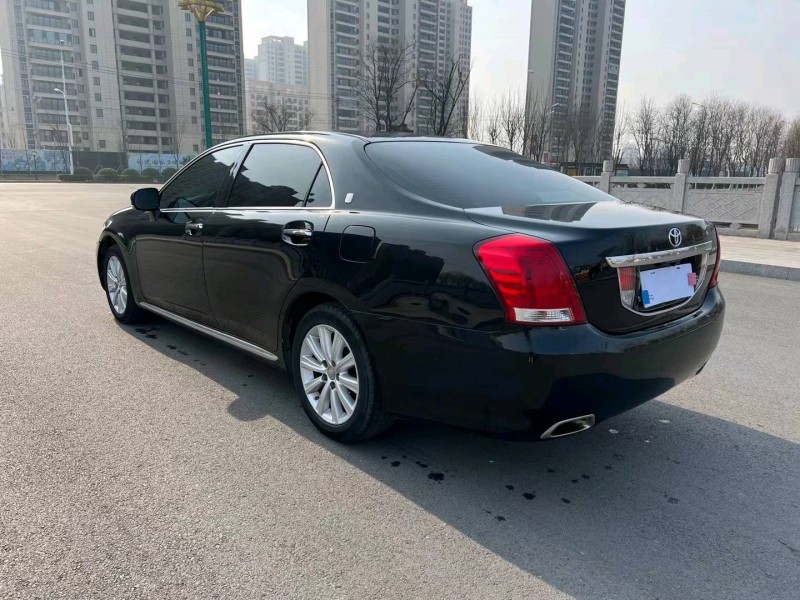 徐州13年丰田皇冠8