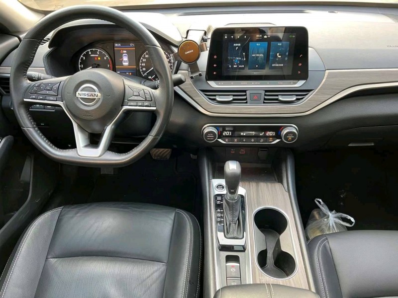 中山21年日產天籟8