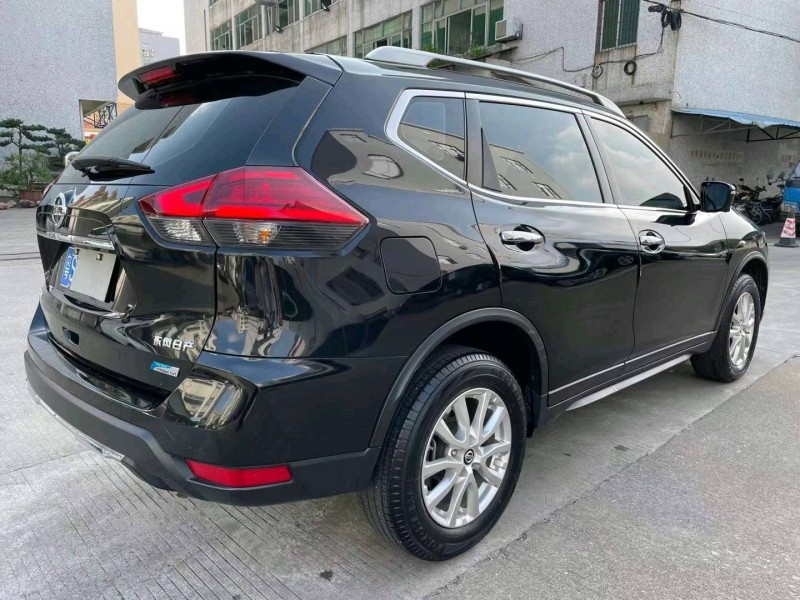 中山18年日產奇駿5