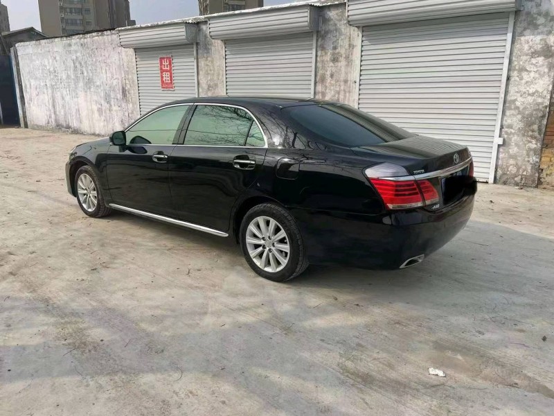 北京14年丰田皇冠8