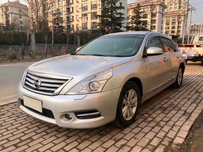 青島14年日產天籟8