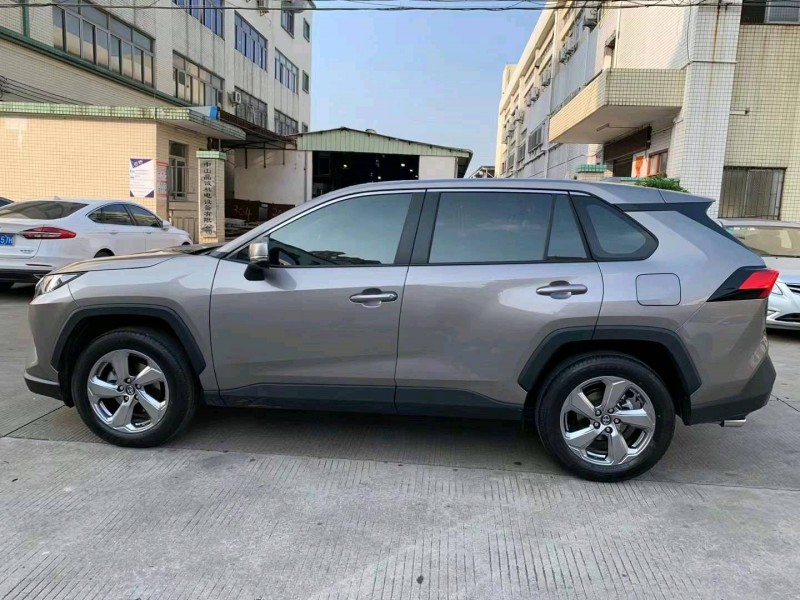 中山22年豐田RAV43
