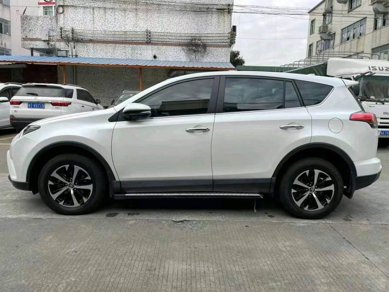 中山19年豐田RAV43