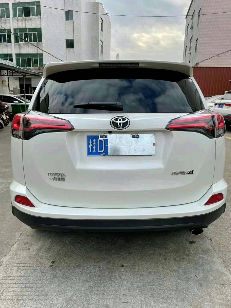 中山19年豐田RAV44