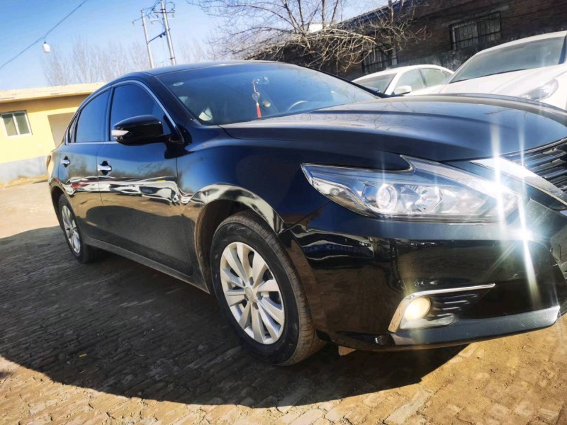 濮陽17年日產天籟1
