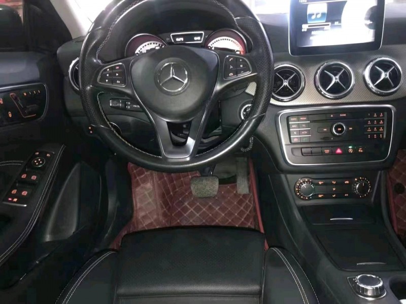 北京17年奔驰GLA5