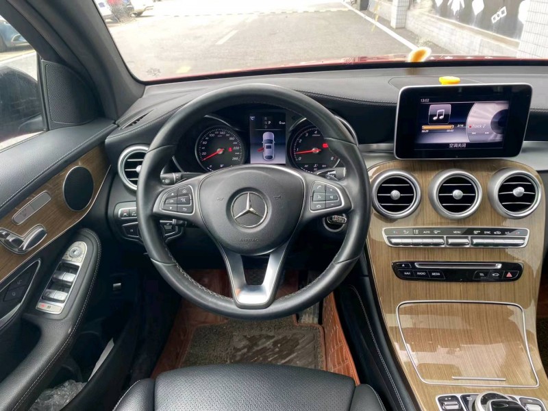 广州17年奔驰GLC3