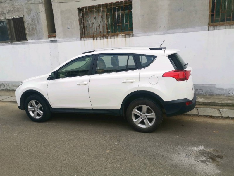 濟寧14年豐田RAV49