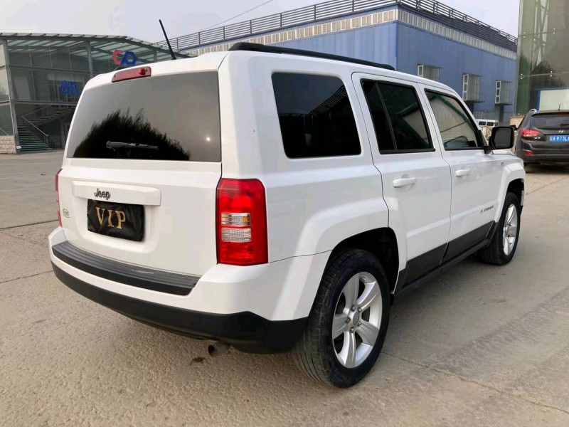 沈陽15年Jeep自由客8