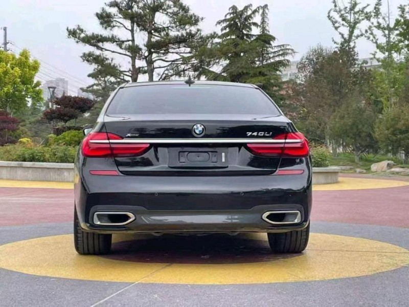 济宁18年宝马7系8