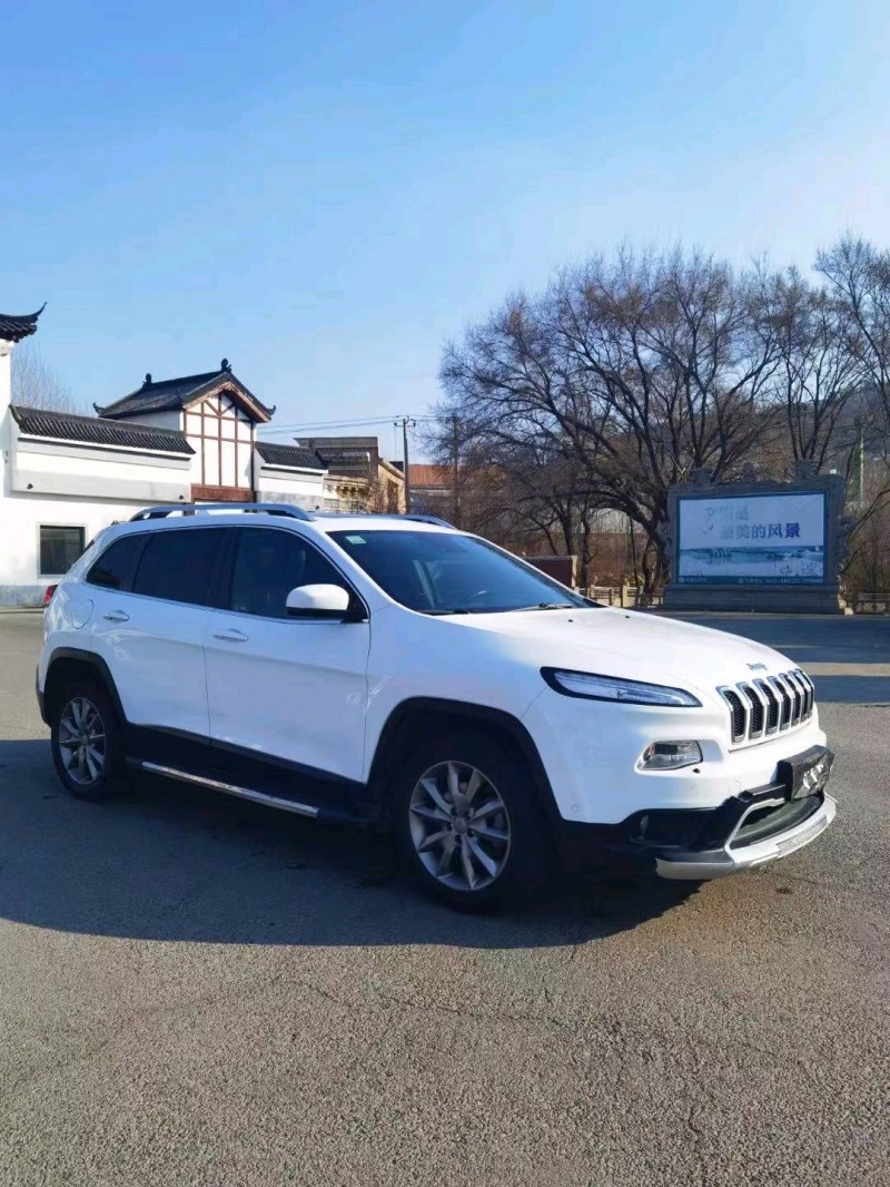 沈陽14年Jeep自由光3