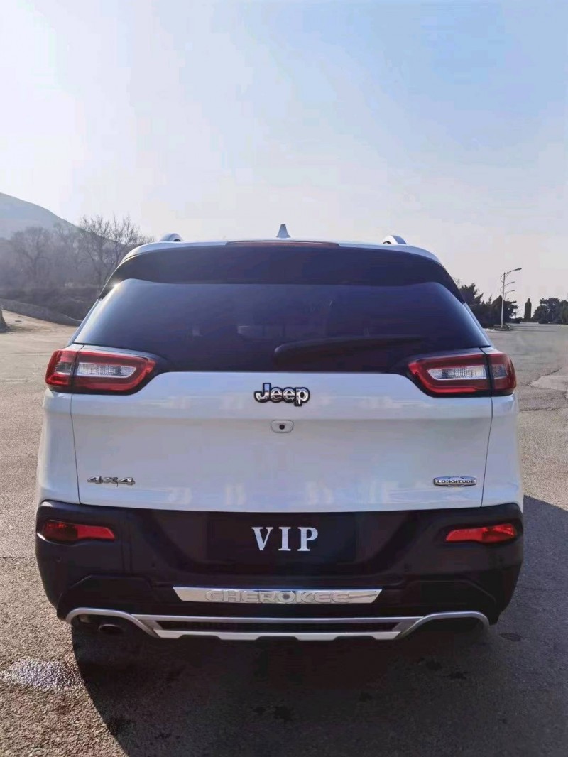 沈陽14年Jeep自由光4