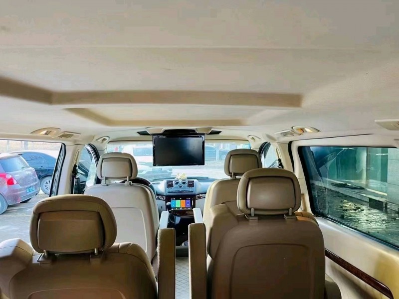 北京11年奔驰唯雅诺4