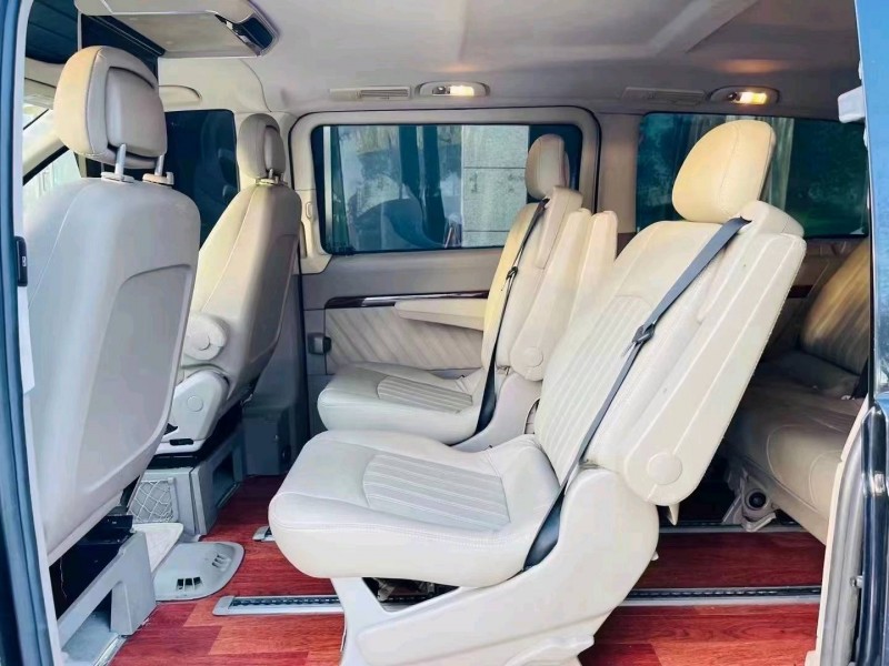 北京11年奔驰唯雅诺2