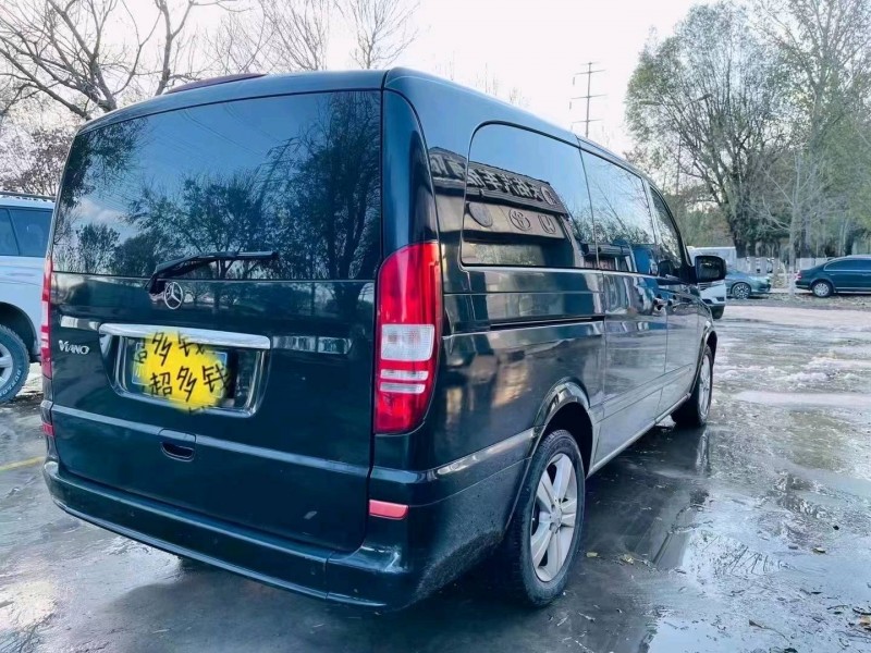 北京11年奔驰唯雅诺8