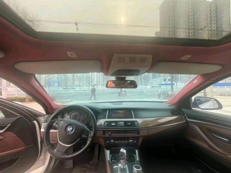 北京16年宝马5系5
