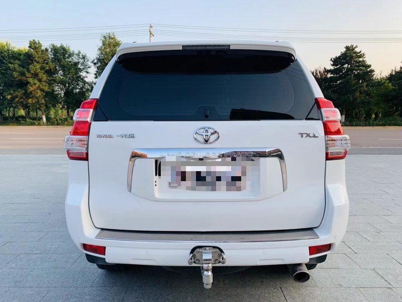 北京14年丰田普拉多9