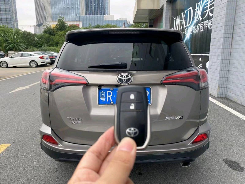 广州19年丰田RAV4荣放5