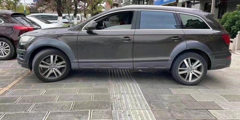 昆明13年奧迪Q76