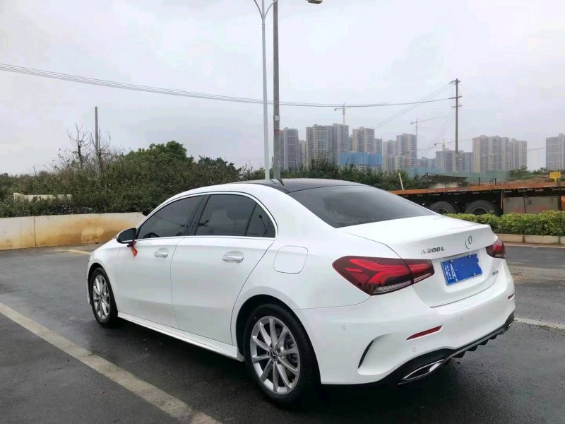 欽州21年奔馳A9