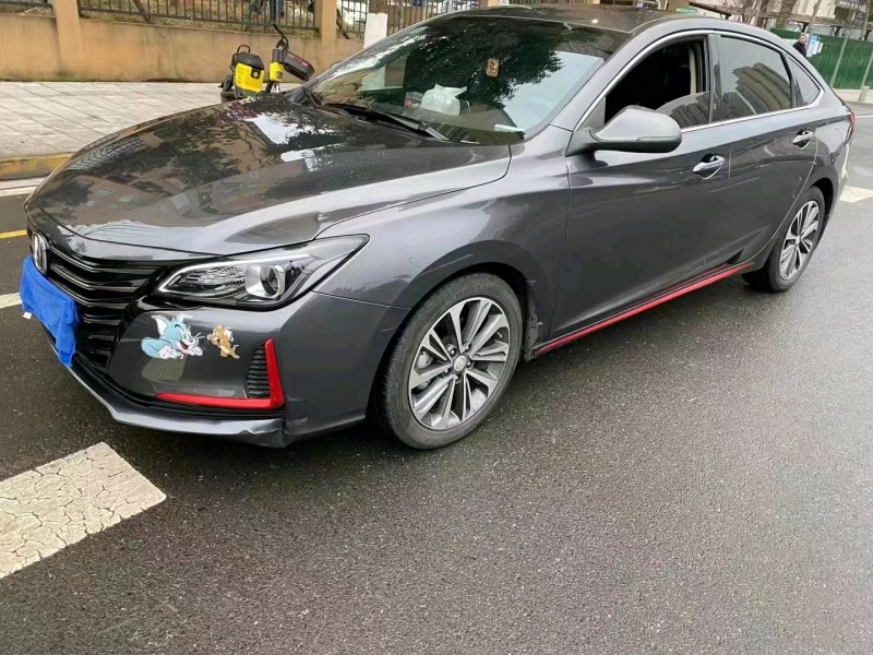 張家界21年長安汽車銳程CC8