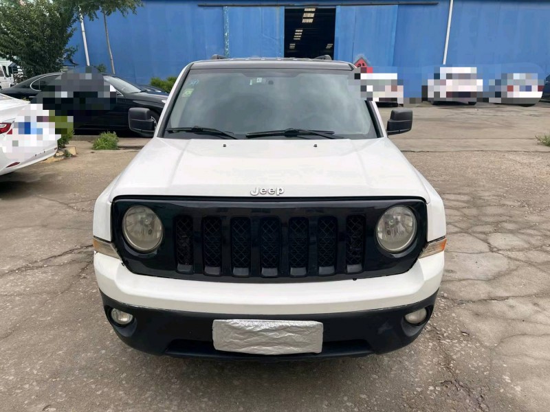 青島12年Jeep自由客9