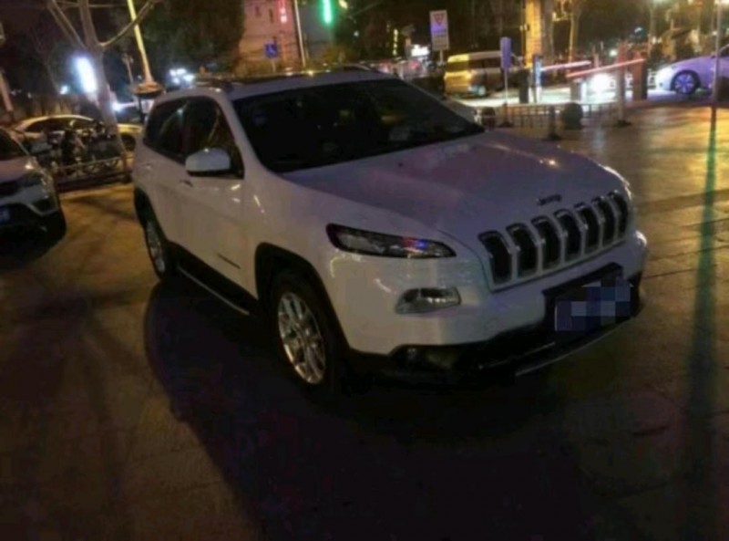 黃山18年Jeep自由光3