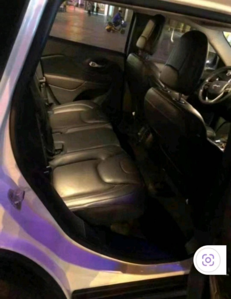 黃山18年Jeep自由光1