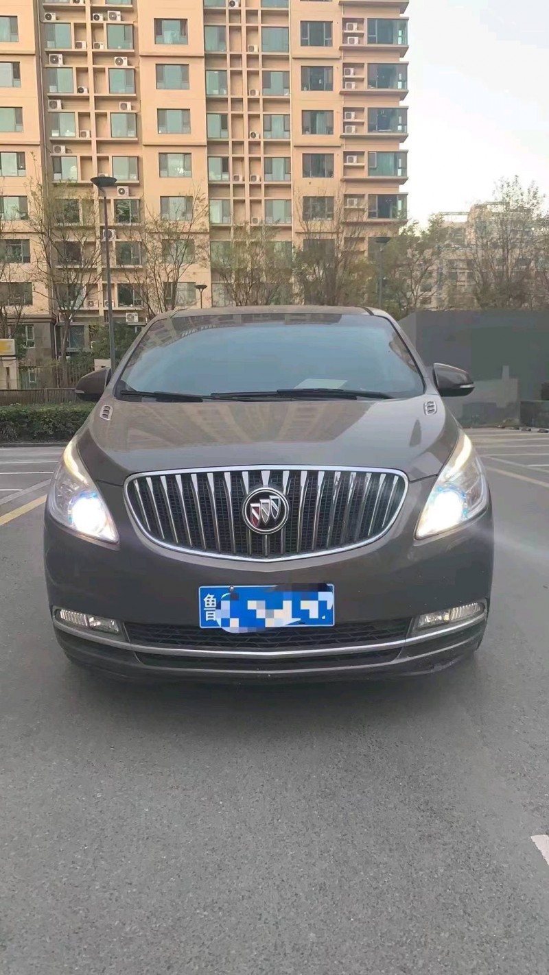 泰安16年別克GL81