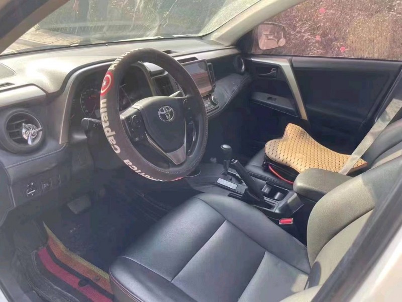 泰安16年豐田RAV4榮放6