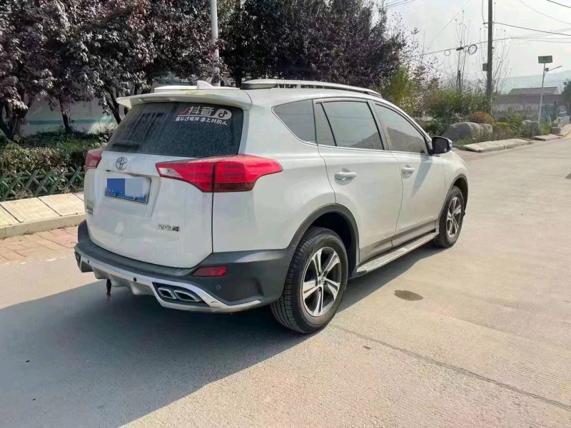 泰安16年豐田RAV4榮放1