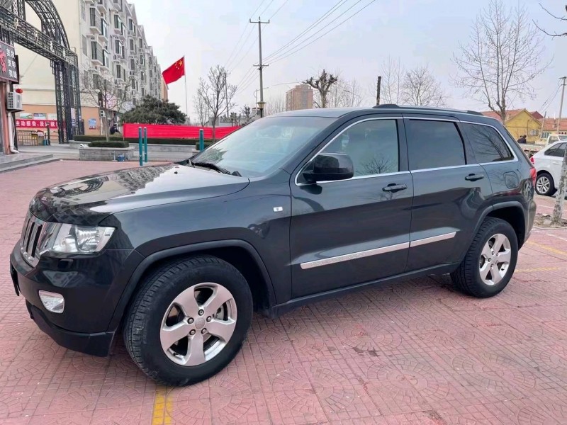泰安11年Jeep大切諾基3