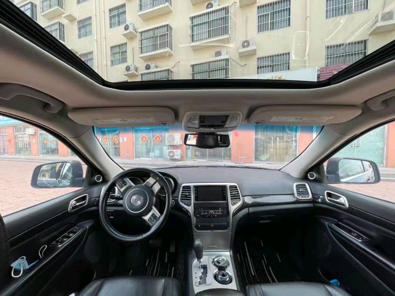 泰安11年Jeep大切諾基4