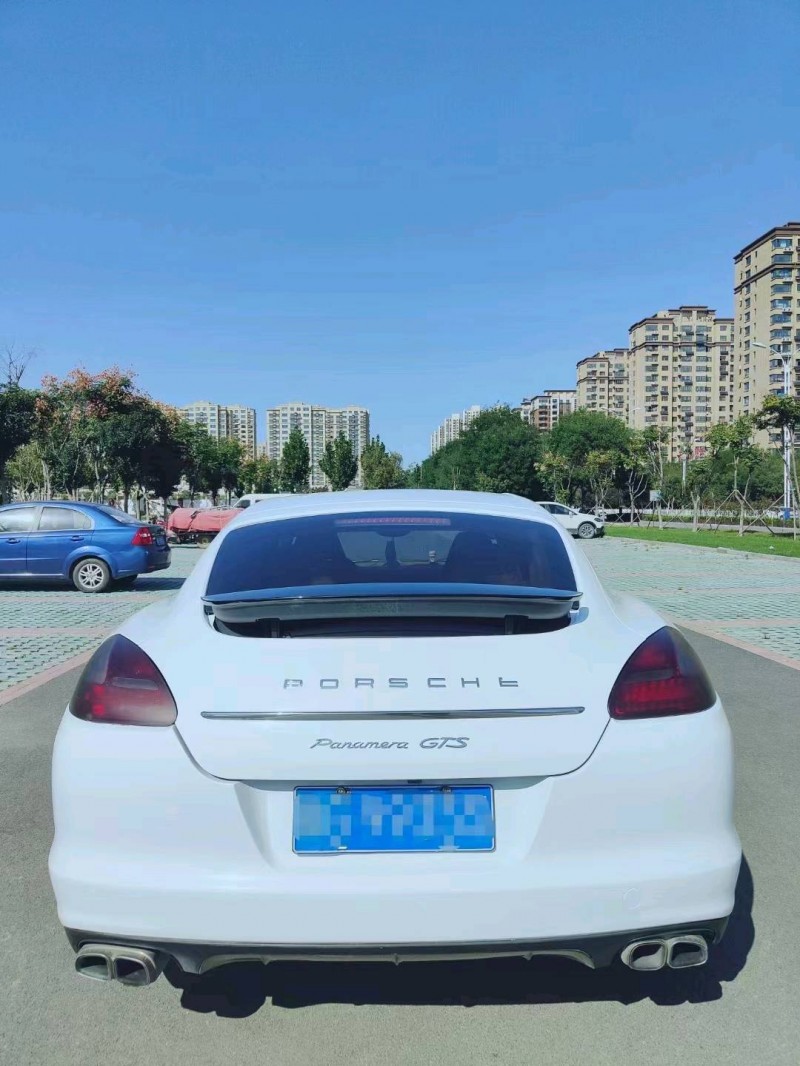 聊城13年保時捷帕拉梅拉9