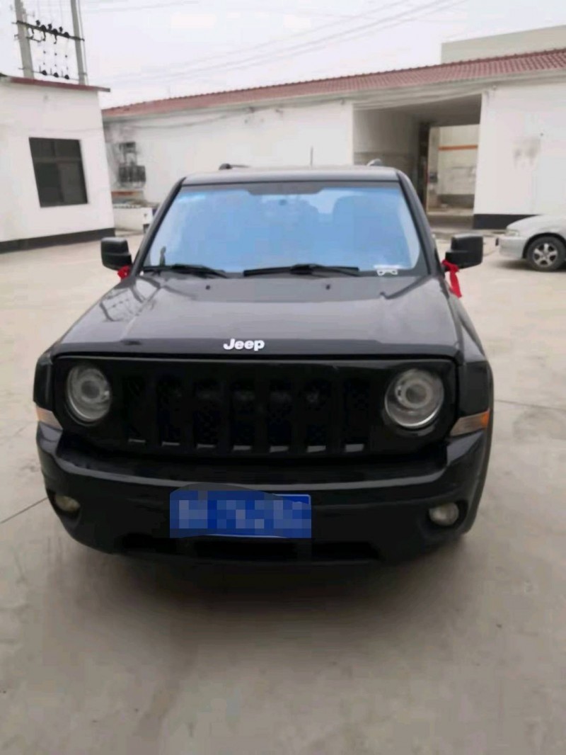 保定12年Jeep自由客1