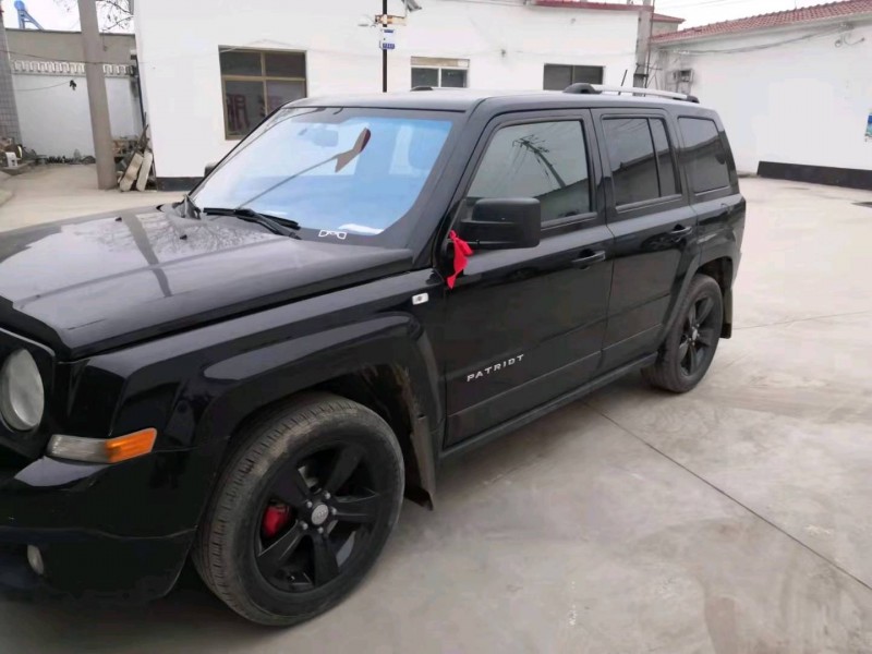 保定12年Jeep自由客2