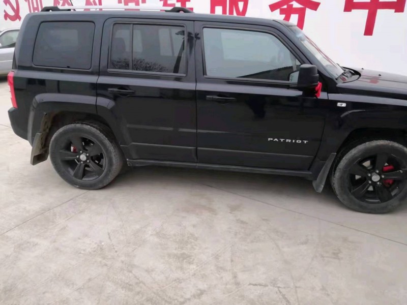 保定12年Jeep自由客3