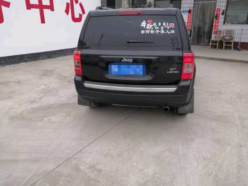 保定12年Jeep自由客7