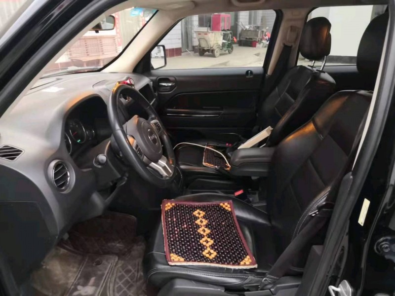 保定12年Jeep自由客6