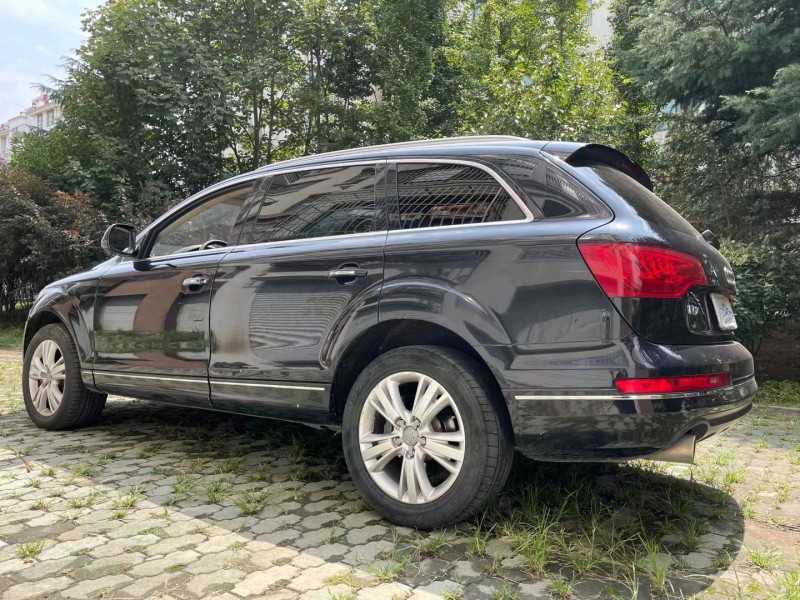 青岛12年奥迪Q78