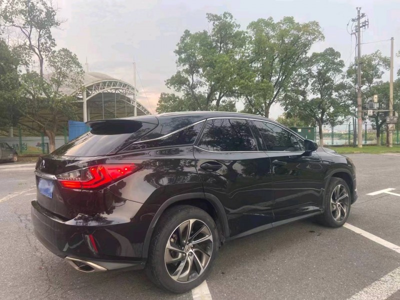 廈門16年雷克薩斯RX8