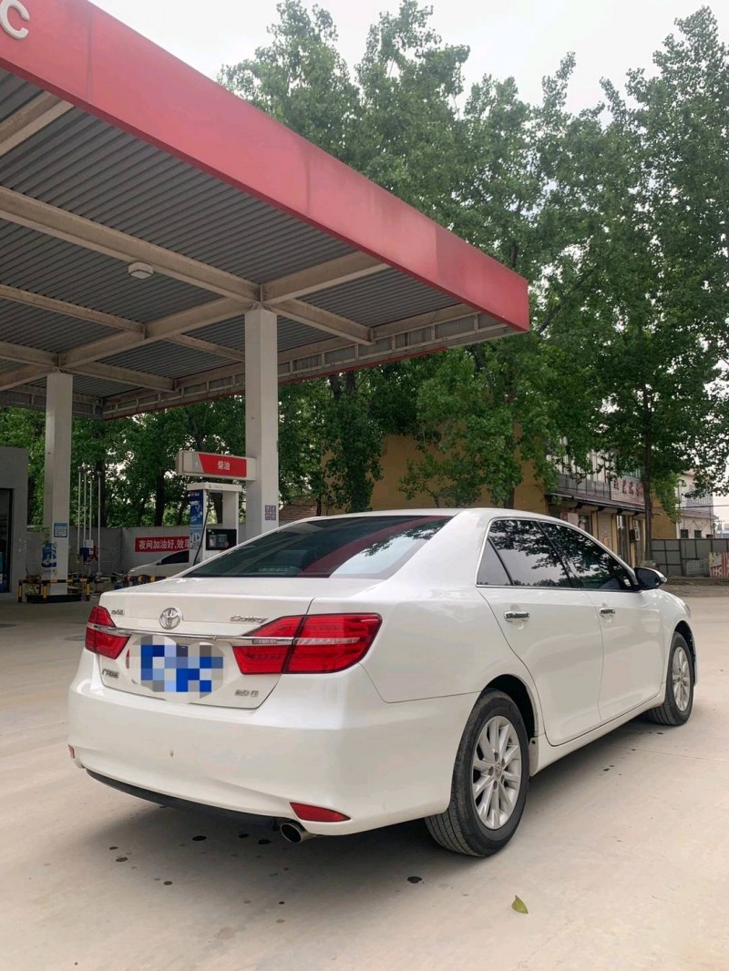 北京17年丰田凯美瑞8