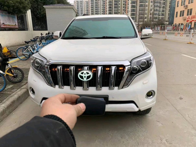 北京14年丰田普拉多1