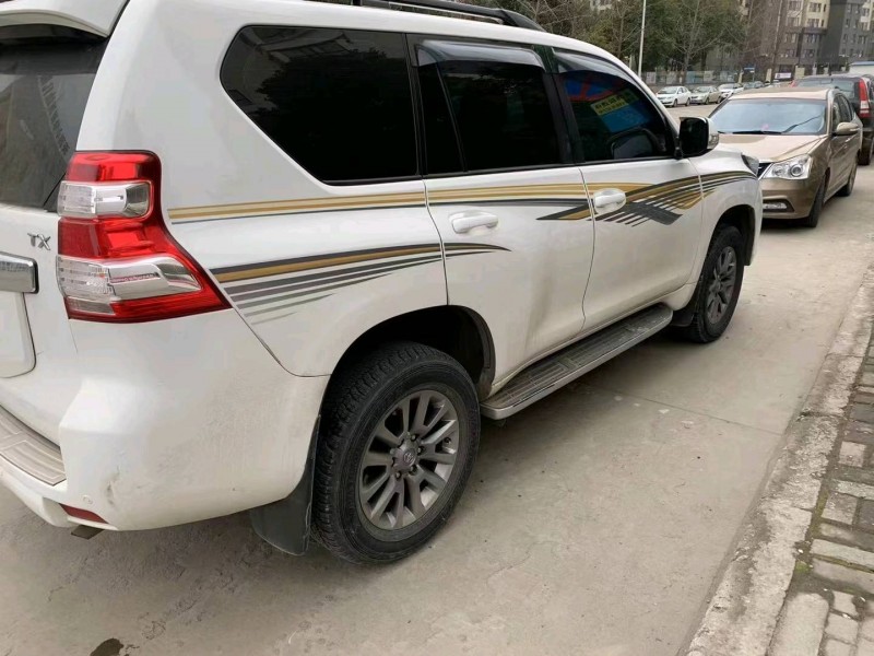 北京14年丰田普拉多3