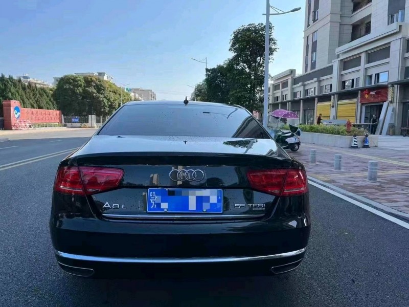 龍巖14年奧迪A8L3
