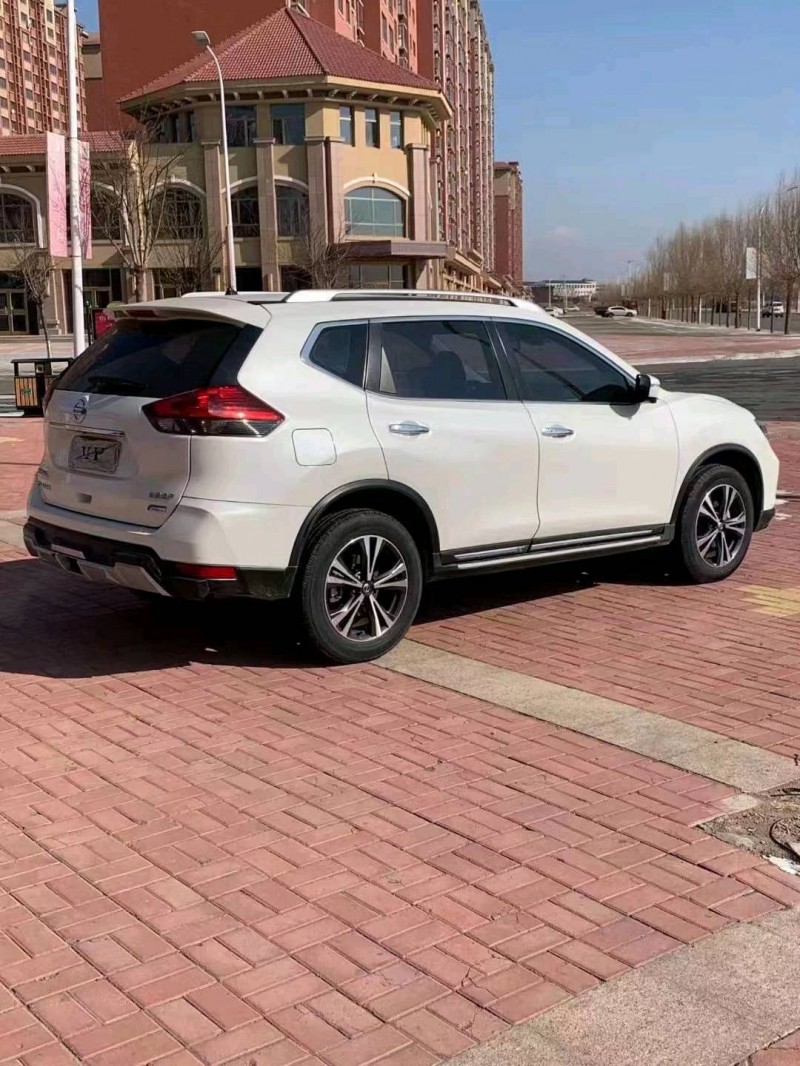 巴彥淖爾17年日產奇駿8