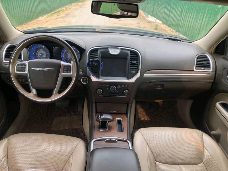濟寧13年克萊斯勒300C4