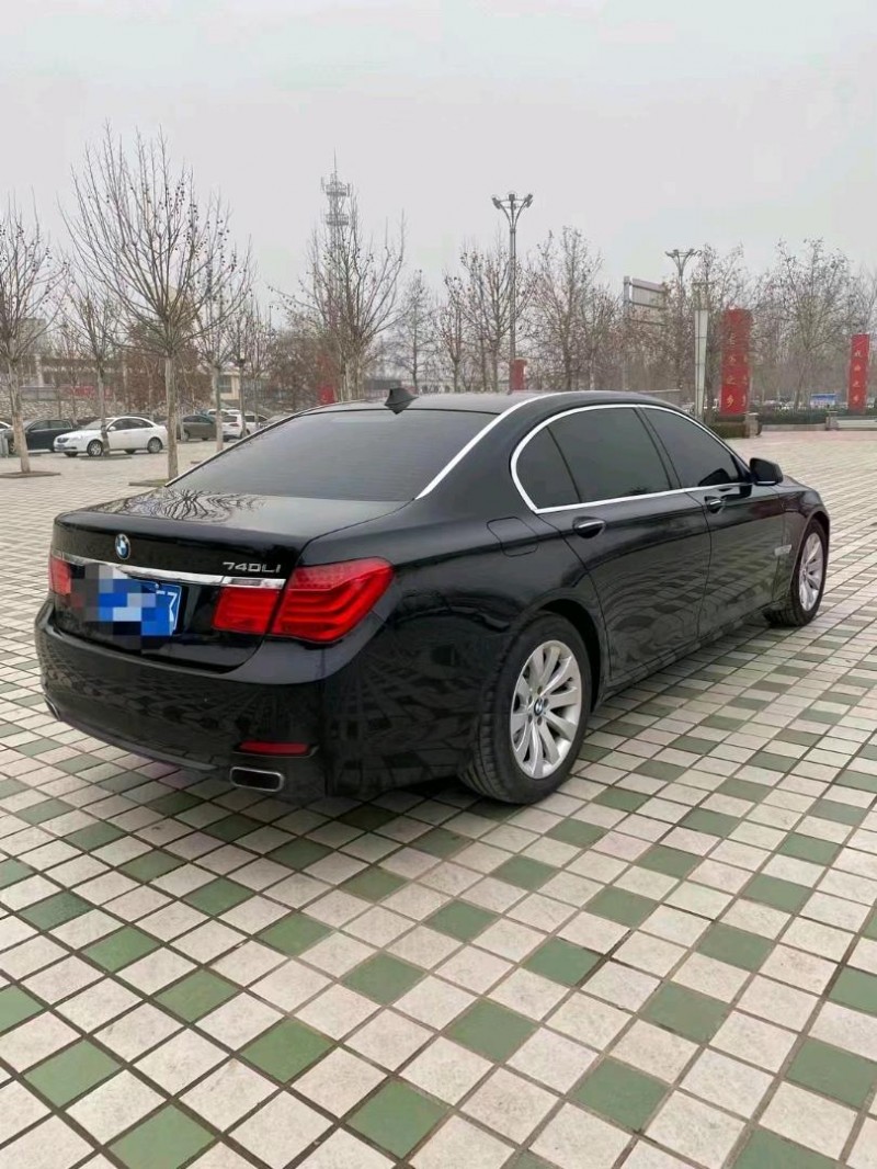 北京13年宝马7系9