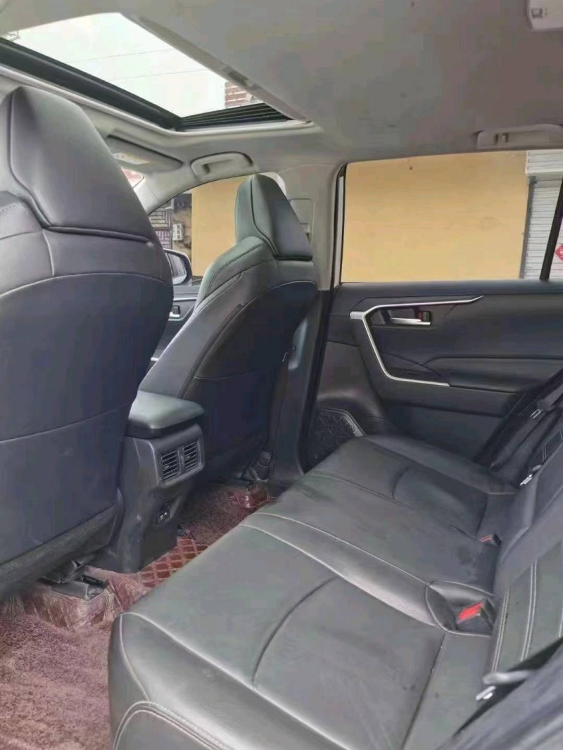 青岛21年丰田威兰达4