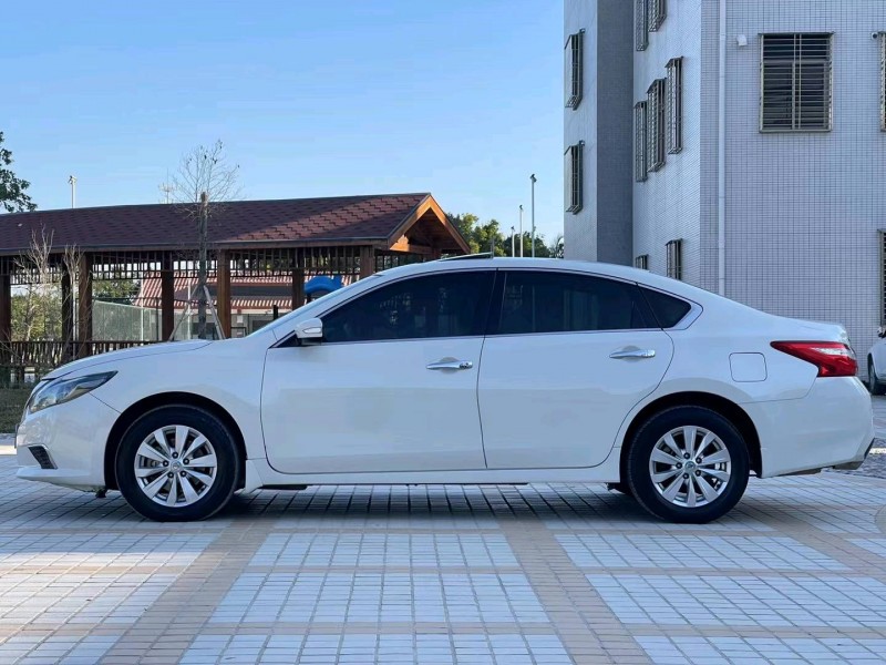 汕頭17年日產天籟3